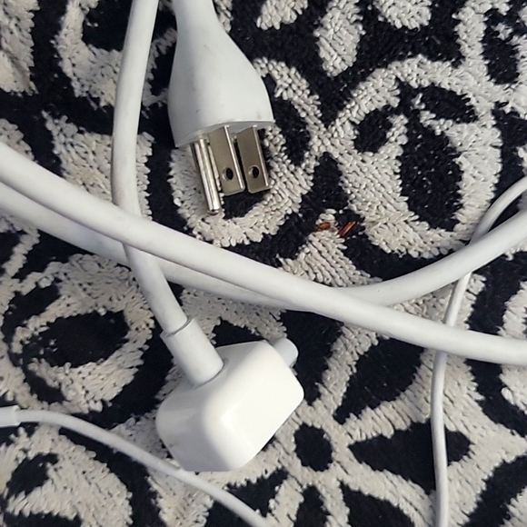 Apple 85 W Magsafe 2 Power Adapter for Mac book pro with retina display - Picture 3 of 9